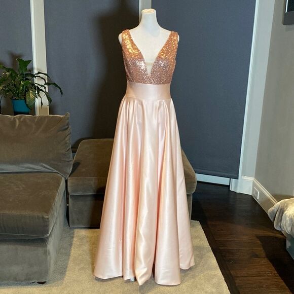 Women’s Full Length Sequined Bodice V-Neck Party Prom Dress Size 8 NWOT - Picture 1 of 11